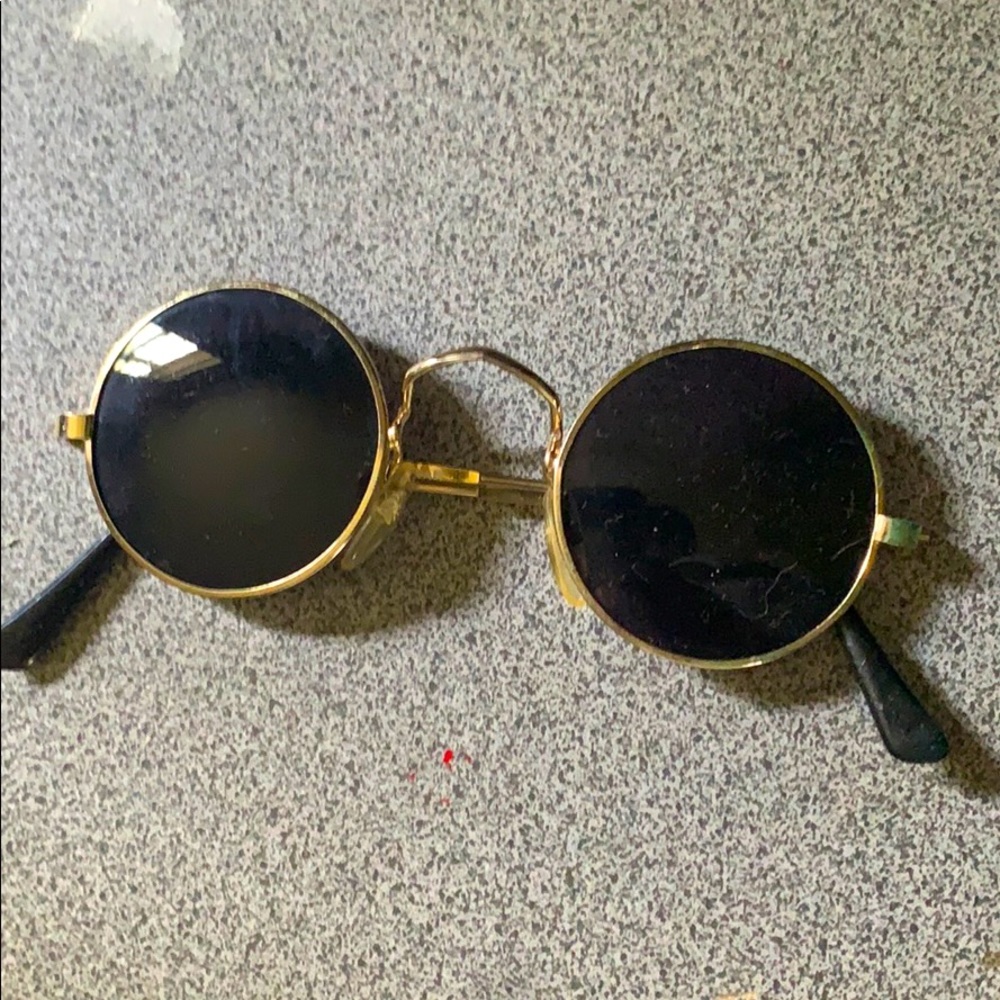 John Lennon hippie style glasses